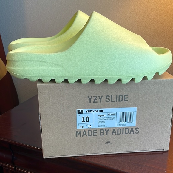 Yezzy Slide Glow Green size 10 (men) - Picture 4 of 6